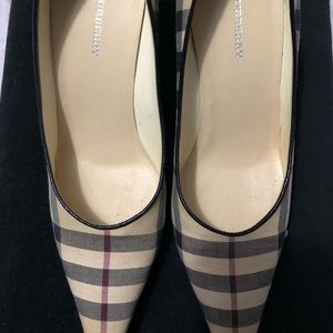 Burberry pumps
